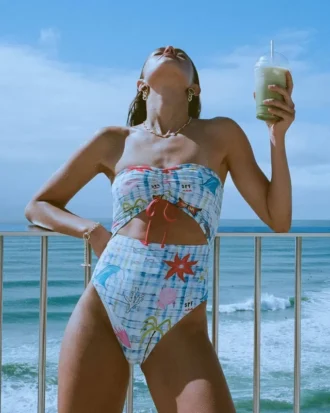 baador de una pieza tipo bandeau de verano lottie hall 1 330x413 - Ba&ntilde;ador de una pieza tipo bandeau de verano Lottie Hall