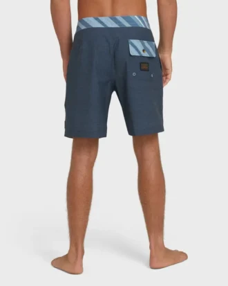 Boardshorts True North Garage Lo Tides de 18 pulgadas