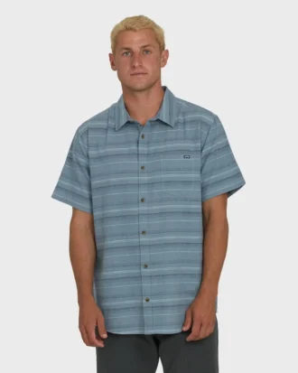 Camisa de manga corta tejida All Day Stripe en pantalones cortos