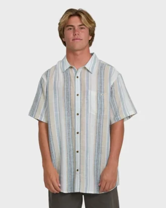 Camisa de manga corta tejida All Day Stripe en pantalones cortos