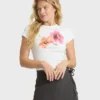 Camiseta de manga corta «Cool Girls Only» en pantalones cortos Camiseta de manga corta «Cool Girls Only» en pantalones cortos