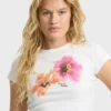 Camiseta de manga corta «Cool Girls Only» en pantalones cortos Camiseta de manga corta «Cool Girls Only» en pantalones cortos