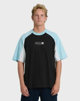 Camiseta de manga corta Spec 73 Systems OG en pantalones cortos