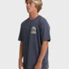 Camiseta de manga corta Sun Down Adventure Division Premium en pantalones cortos Camiseta de manga corta Sun Down Adventure Division Premium en pantalones cortos