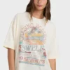 Camiseta de manga corta The Sun Rises con pantalones cortos
