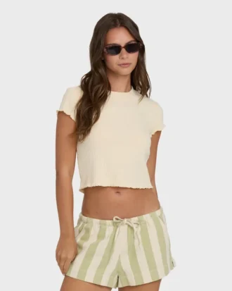 Camiseta de punto de manga corta Shelly en pantalones cortos