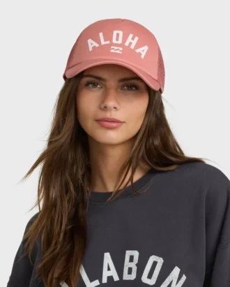 Gorra Across Waves