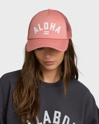 Gorra Across Waves