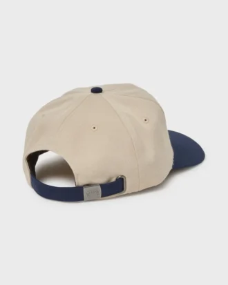 Gorra con correa Adiv