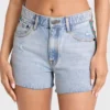 Pantalones cortos vaqueros con ribete Pantalones cortos vaqueros con ribete