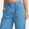 Pantalones lavados con efecto ola Pantalones lavados con efecto ola