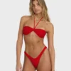 Top de bikini bandeau con cuello halter Twisted Tides Top de bikini bandeau con cuello halter Twisted Tides