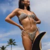 Top de bikini bralette Cara con estampado Wave Check