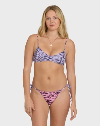Top de bikini bralette con escote en V fruncido Pretty Wild