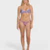 Top de bikini bralette con escote en V fruncido Pretty Wild