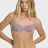 Top de bikini con aros y estampado de mini ondas en color carbón