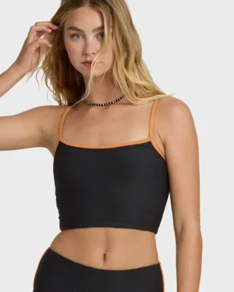 Top de bikini tipo camiseta de surf Tanlines