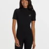 Traje de primavera de pantalones cortos con costuras planas y acabado metalizado Traje de primavera de pantalones cortos con costuras planas y acabado metalizado